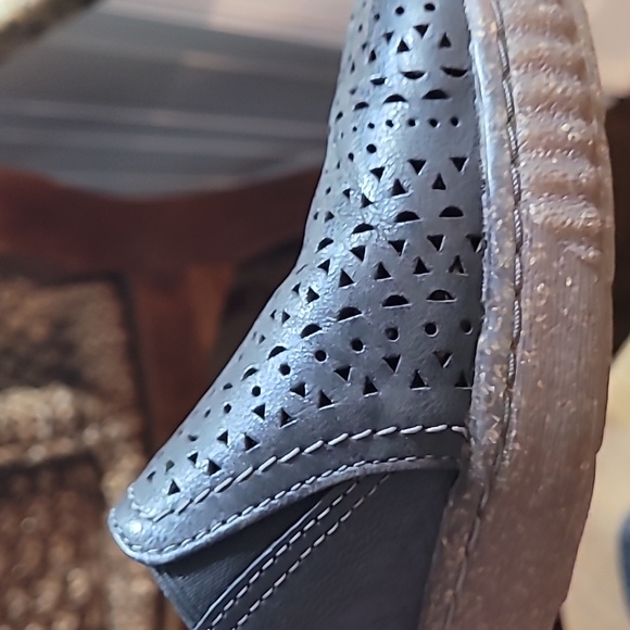 Comfy Clarks black moccasins - Picture 16 of 16